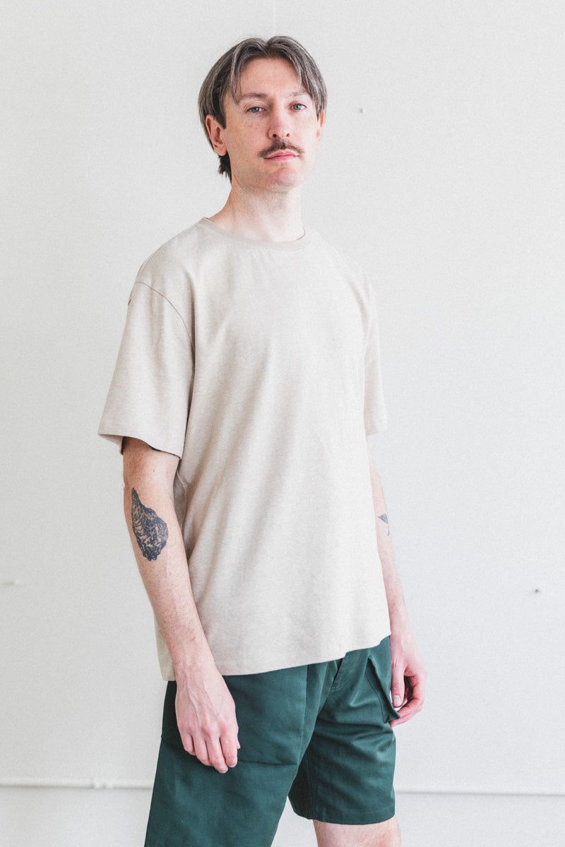 FLATLOCK TEE IN STONE