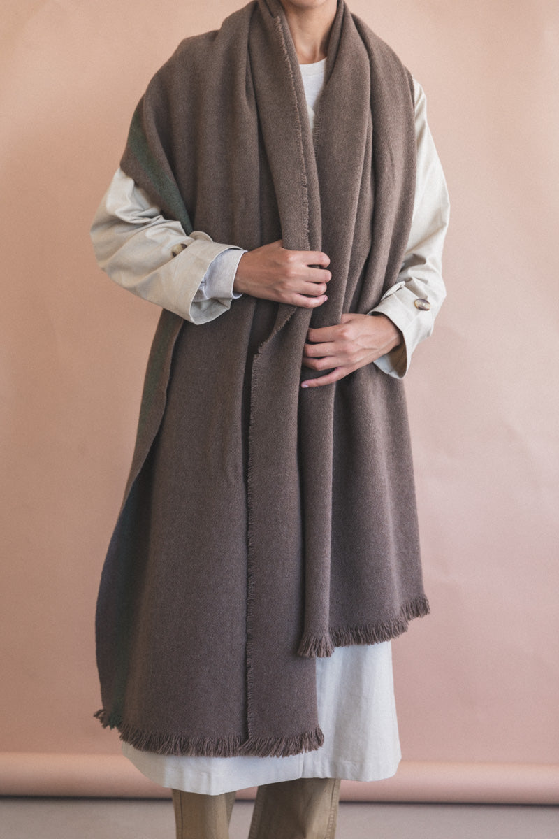 YAK STOLE IN UNDYED BROWN WITH GREEN STRIPE