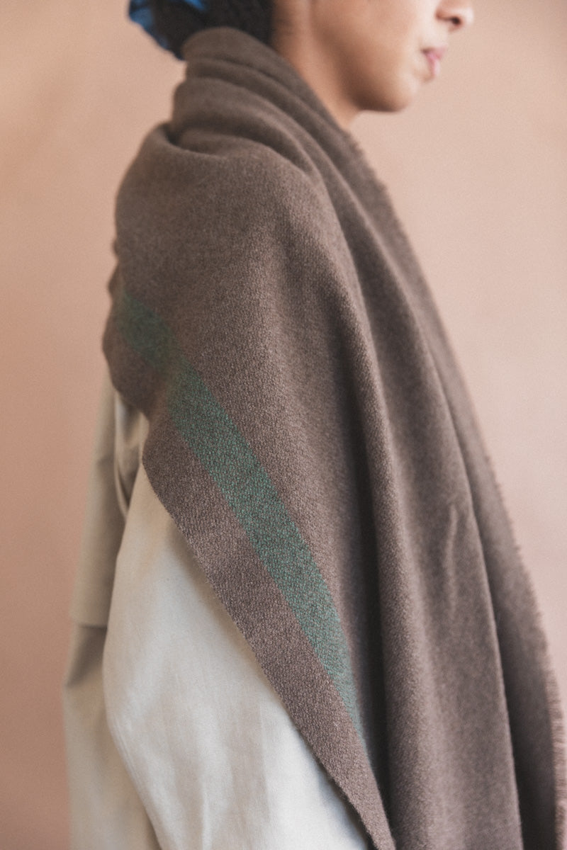 YAK STOLE IN UNDYED BROWN WITH GREEN STRIPE