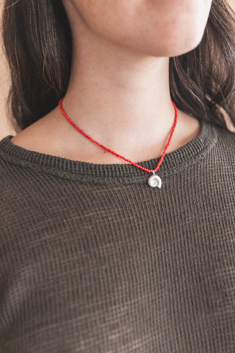 TIDE NECKLACE IN SILVER AND CORAL