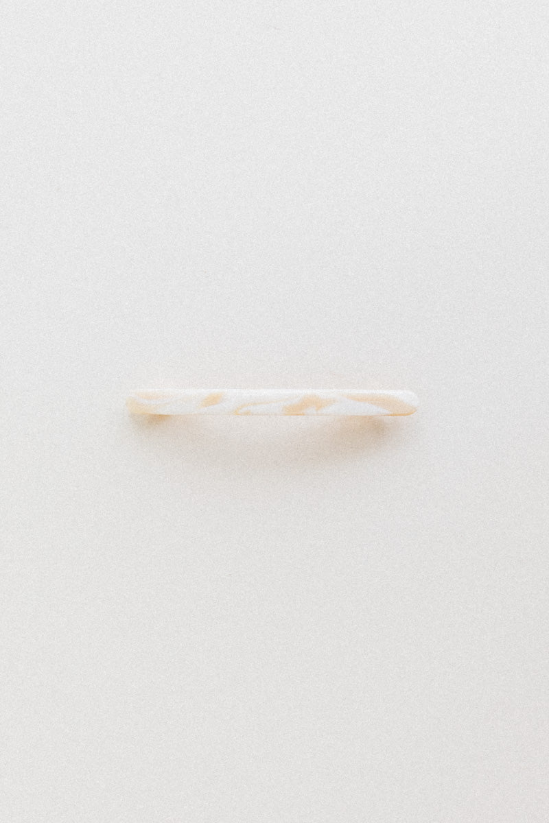 LINE BARRETTE IN PEARL