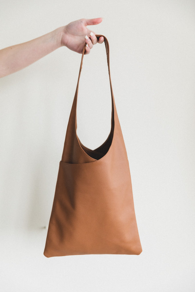 Arqué leather shoulder bag