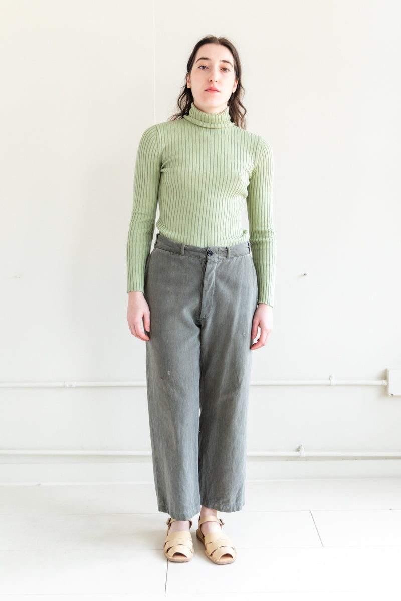 LINE TURTLENECK IN LIMESTONE